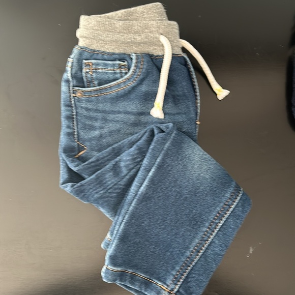 Jeans and sweater - Picture 3 of 5